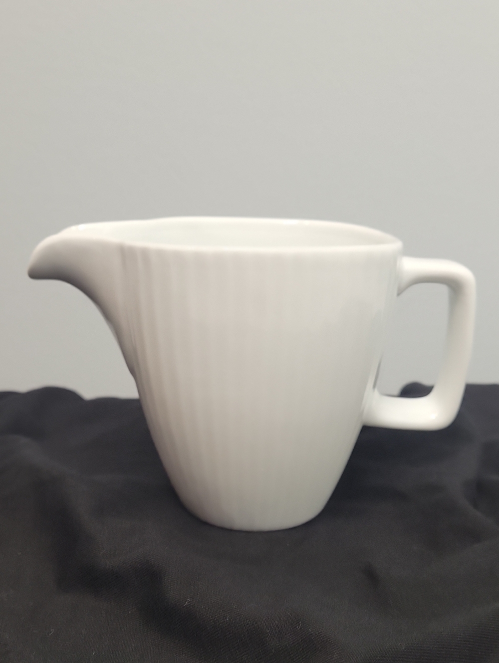 Corelle ULTRA Scandia White RIBBED Porcelain 8 OZ 3-1/8" Creamer pitcher